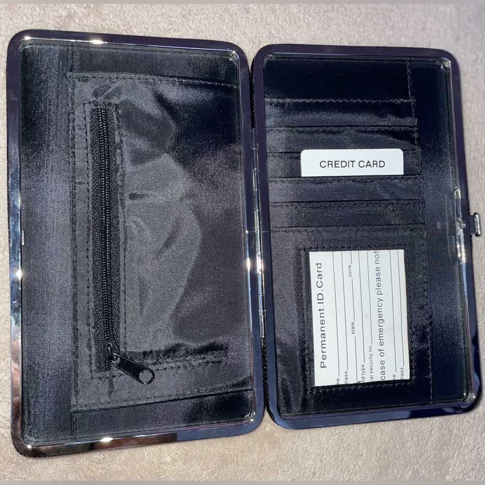 FREE w/purchase of Ampére Purse
